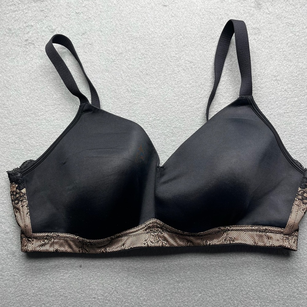 Model Modele Black Lace Trim Full Coverage Wireless Bra‎ Style Y32BM282 Size 38C